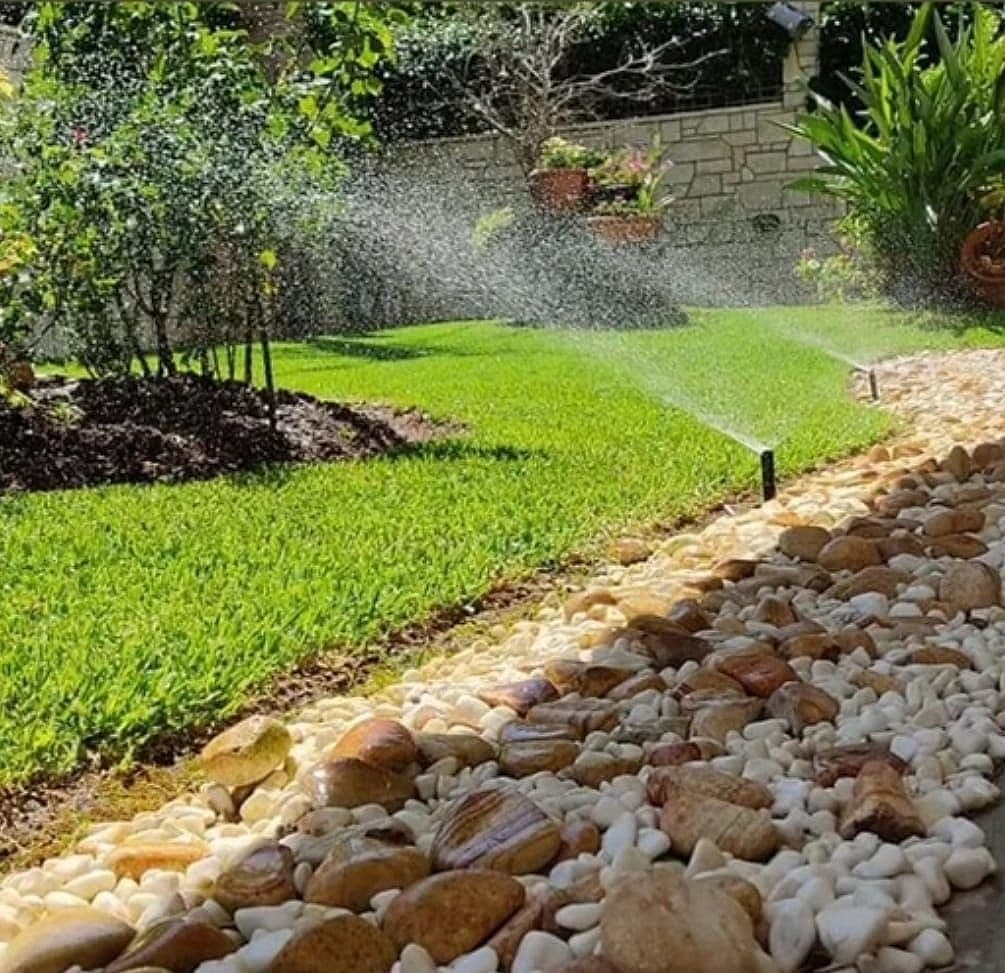 Εγκατάσταση αυτόματου ποτίσματος σε κήπο με σταλάκτες